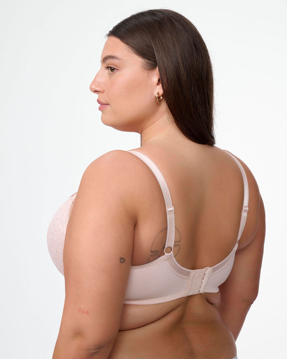 חזיה מרופדת מתחרה פרחונית עד למידות גדולות