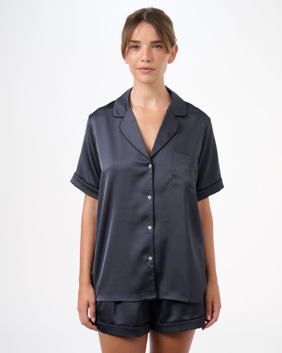 סט פיג'מה סאטן מכנסון וחולצה מכופתרת - DENIM – תמונה 4