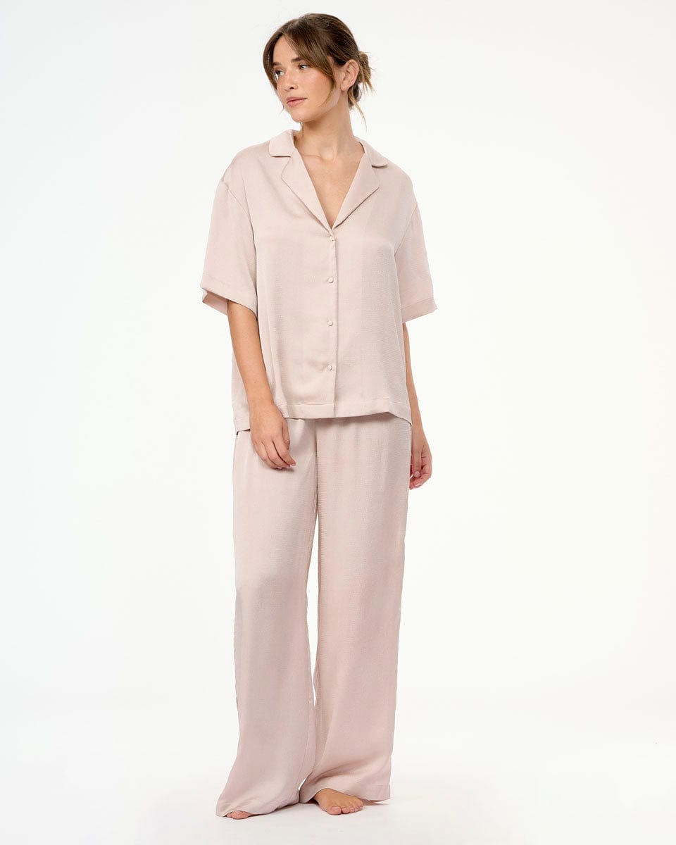 סט פיגמה סאטן 2 חלקים חולצה מכופתרת ומכנס ארוך רחב - OATMEAL – תמונה 1