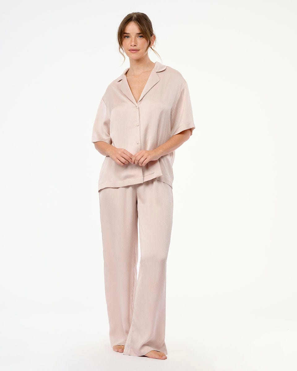 סט פיגמה סאטן 2 חלקים חולצה מכופתרת ומכנס ארוך רחב - OATMEAL – תמונה 2