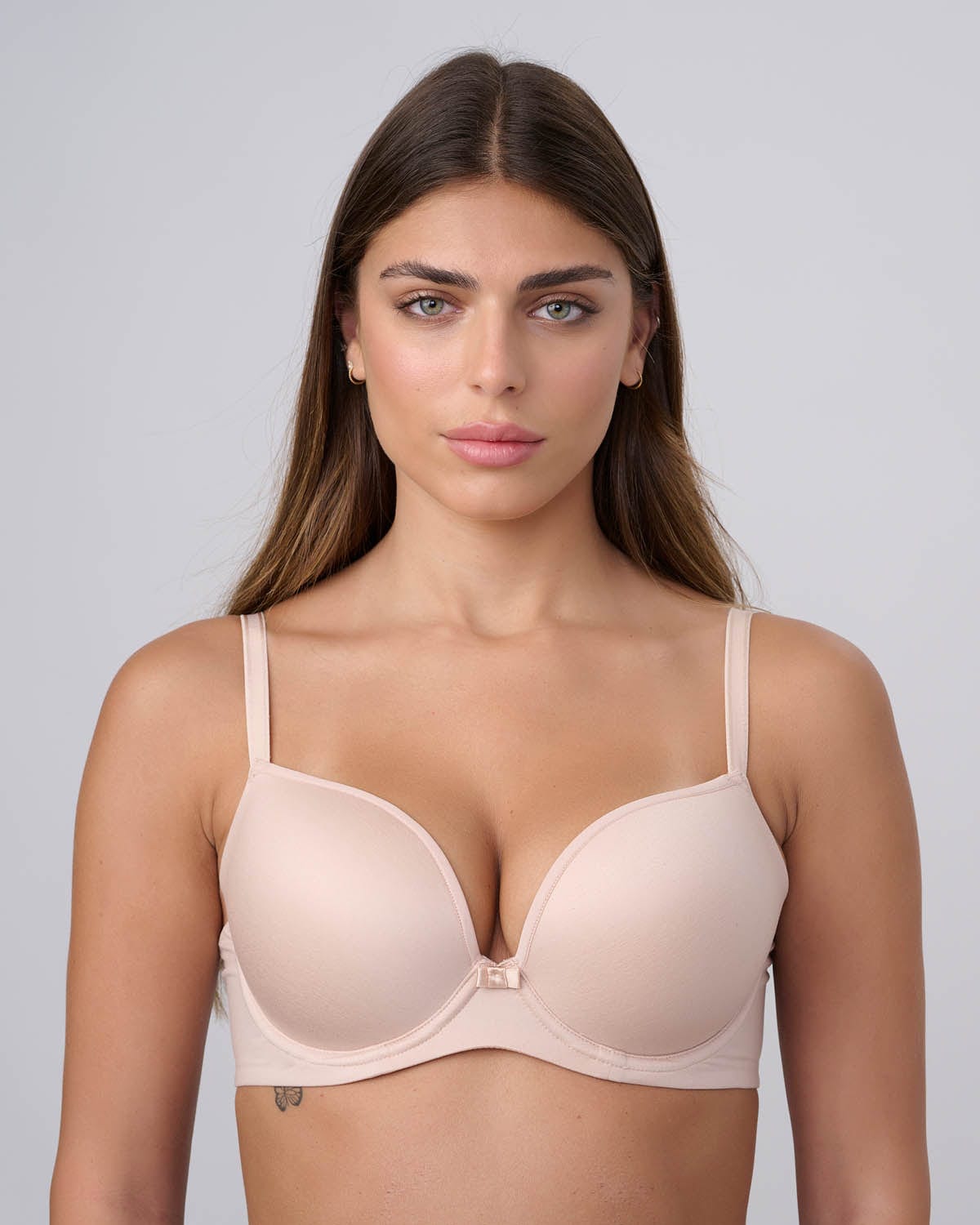 חזיה מרופדת עם ברזלים ומפתח עמוק חלקה - NUDE – תמונה 1
