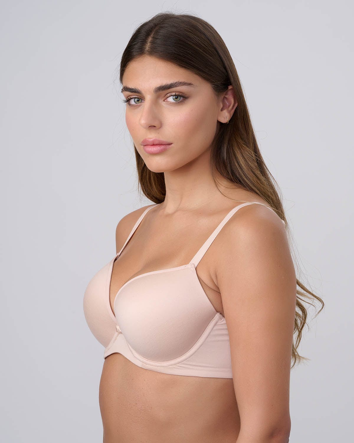 חזיה מרופדת עם ברזלים ומפתח עמוק חלקה - NUDE – תמונה 4