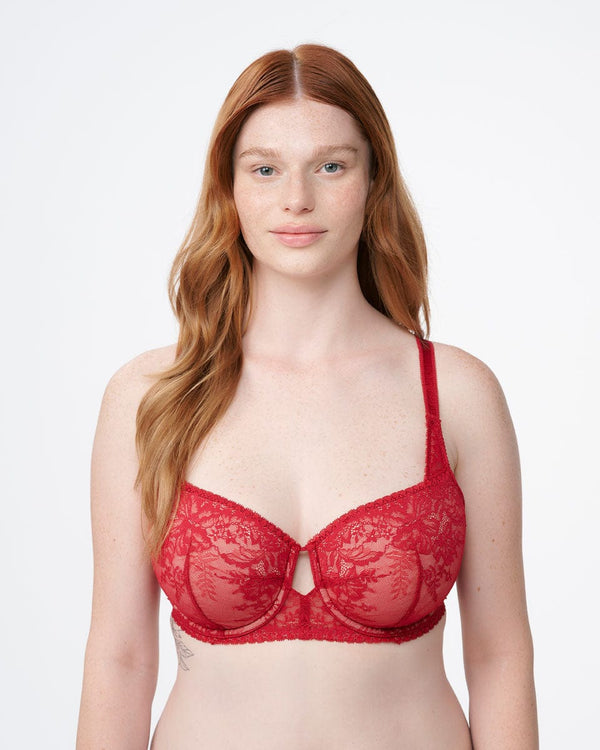 חזייה מרופדת עם ברזלים בשילוב תחרה במראה דרמטי