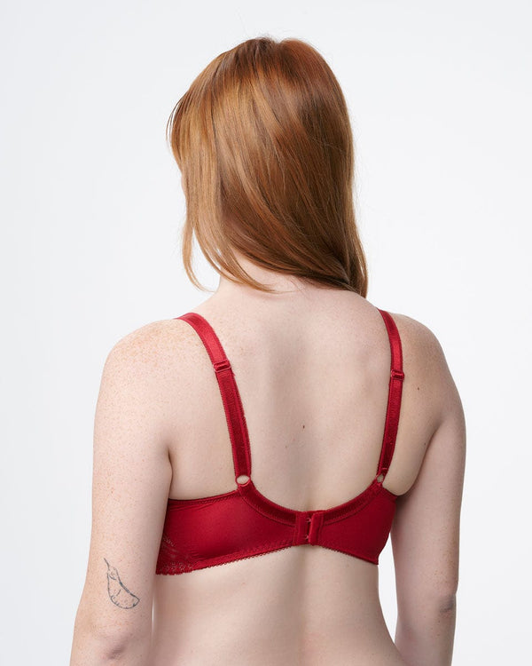 חזייה מרופדת עם ברזלים בשילוב תחרה במראה דרמטי