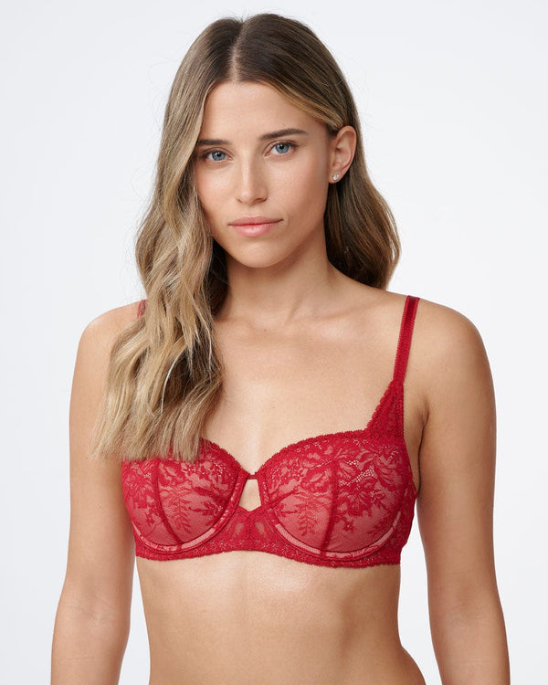 חזייה מרופדת עם ברזלים בשילוב תחרה במראה דרמטי