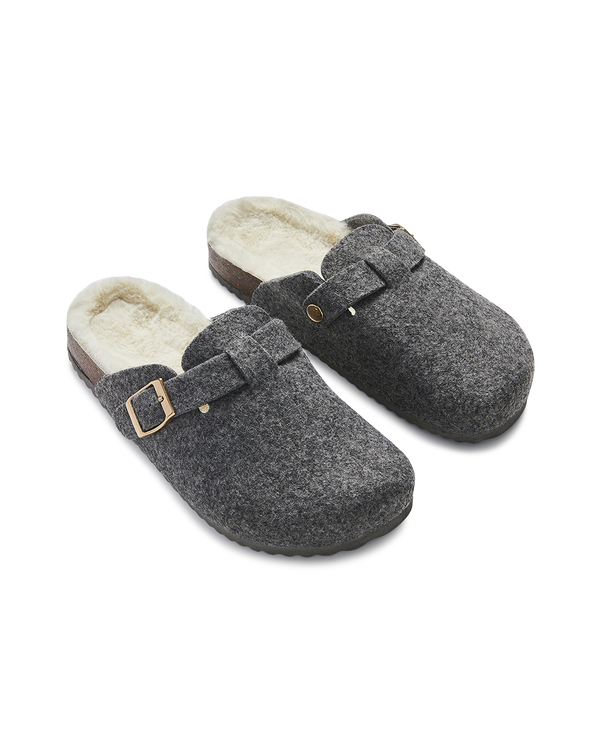 נעל בית סגורה מבד לבד עם אבזם  מוזהב ופרווה פנימית