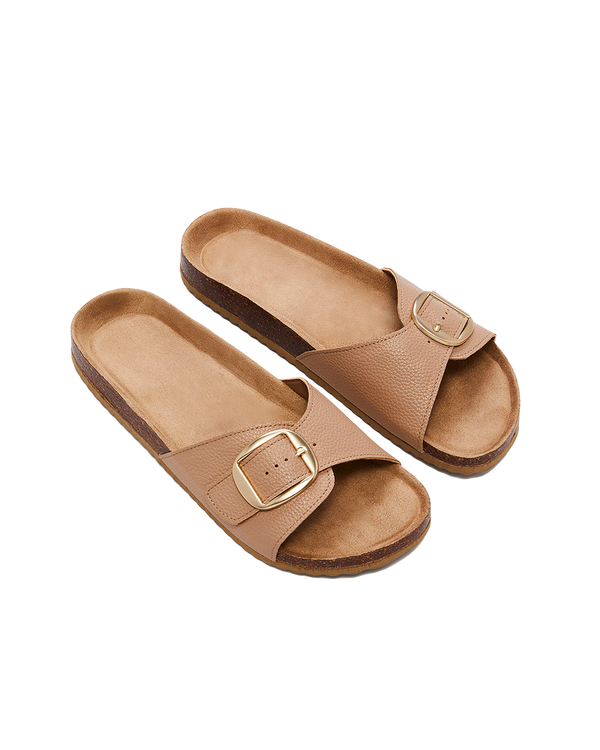 כפכפים דמויי עור עם אבזם מוזהב וסוליית שעם