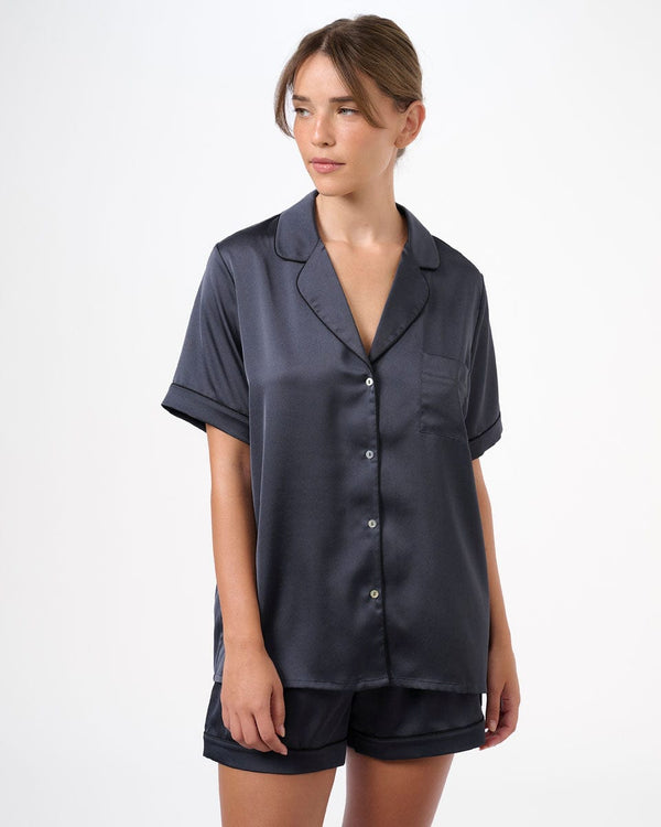 סט פיג'מה סאטן מכנסון וחולצה מכופתרת - DENIM – תמונה 5