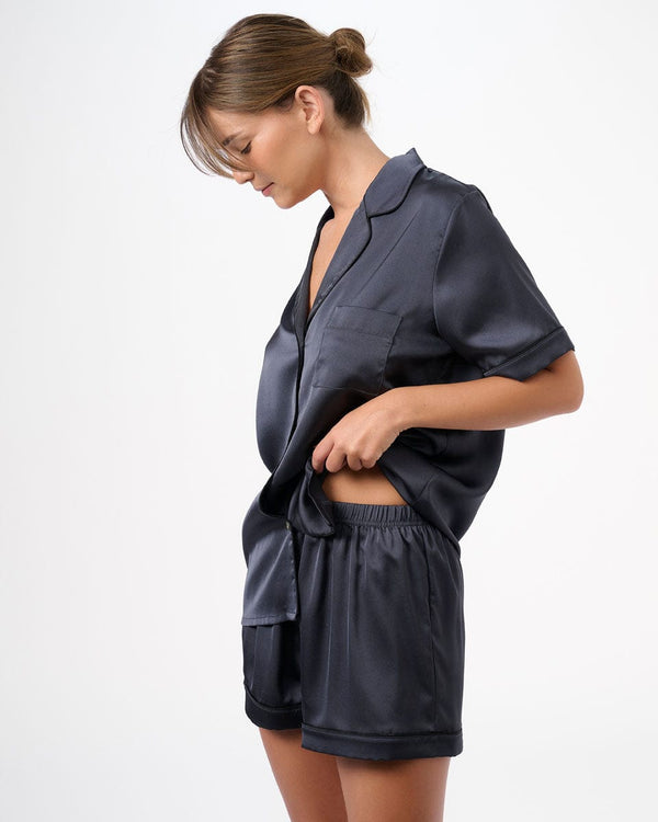 סט פיג'מה סאטן מכנסון וחולצה מכופתרת - DENIM – תמונה 7