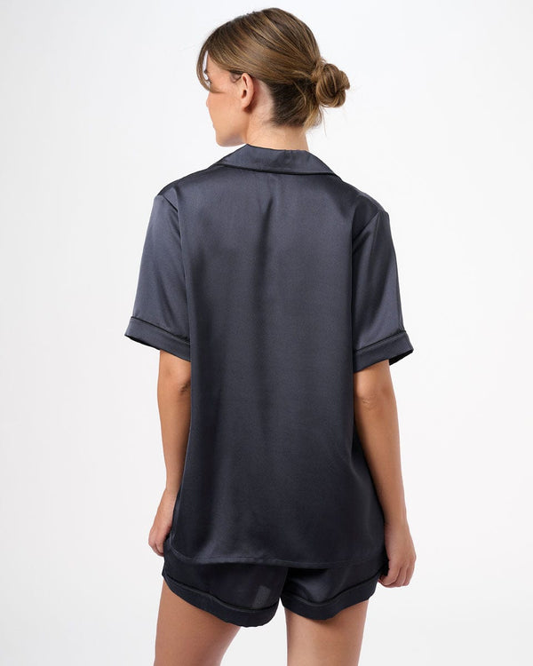 סט פיג'מה סאטן מכנסון וחולצה מכופתרת - DENIM – תמונה 8