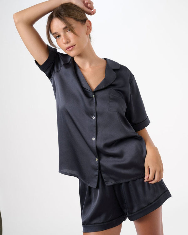 סט פיג'מה סאטן מכנסון וחולצה מכופתרת - DENIM – תמונה 9