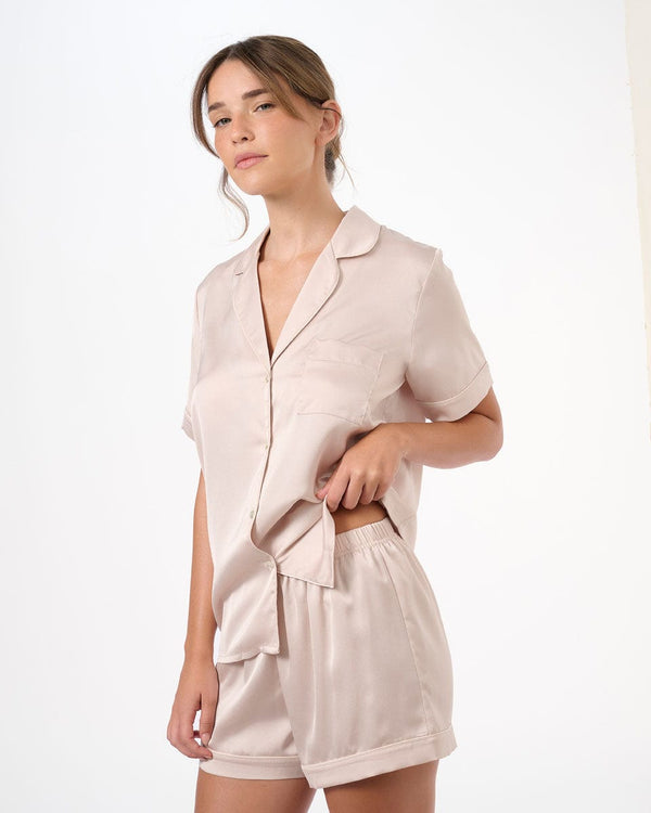 סט פיג'מה סאטן מכנסון וחולצה מכופתרת - OATMEAL – תמונה 6