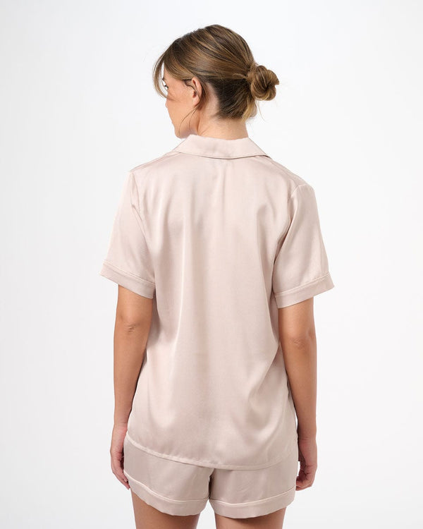 סט פיג'מה סאטן מכנסון וחולצה מכופתרת - OATMEAL – תמונה 7