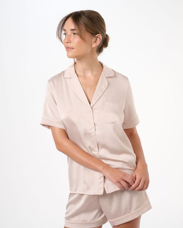 סט פיג'מה סאטן מכנסון וחולצה מכופתרת - OATMEAL – תמונה 8