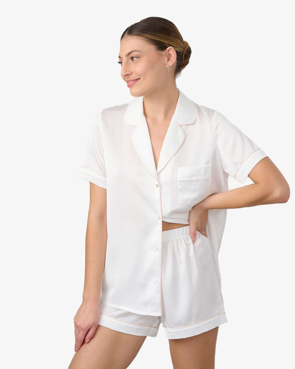 סט פיג'מה סאטן מכנסון וחולצה מכופתרת - IVORY – תמונה 2