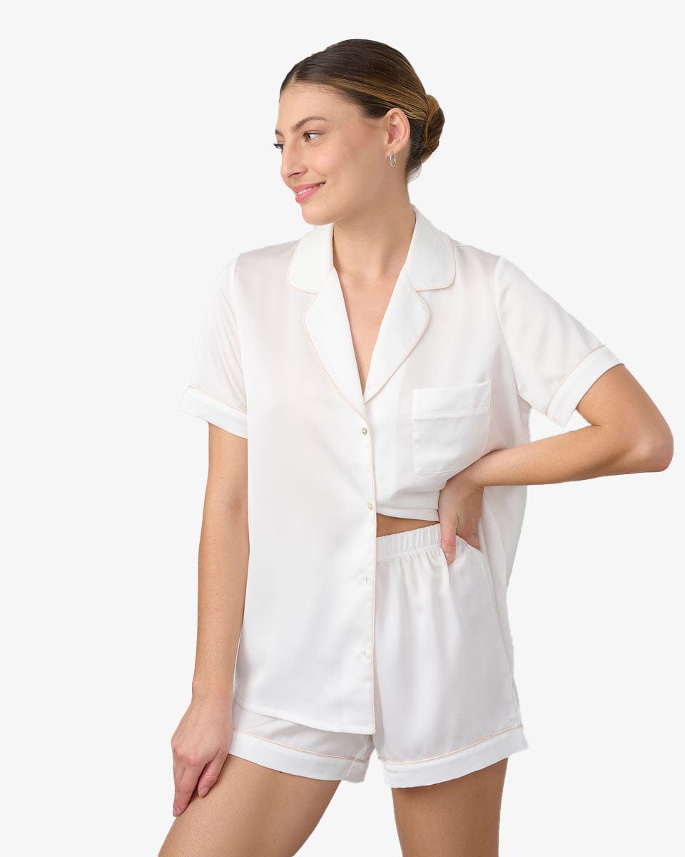 סט פיג'מה סאטן מכנסון וחולצה מכופתרת - IVORY – תמונה 2