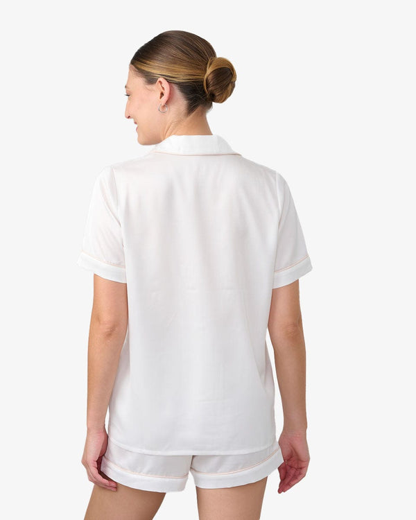 סט פיג'מה סאטן מכנסון וחולצה מכופתרת - IVORY – תמונה 3