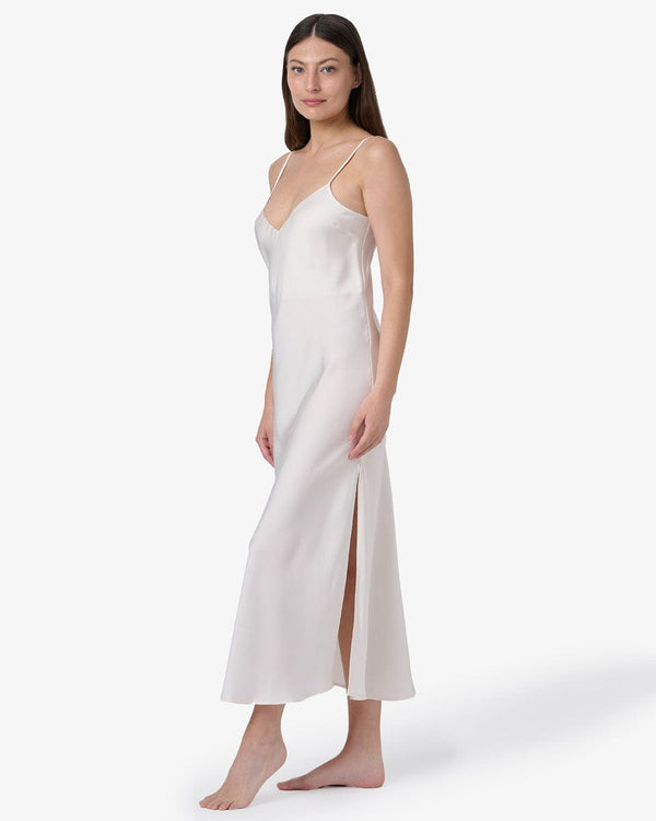 כותונת סאטן מקסי עם שסע צידי - VANILLA – תמונה 2