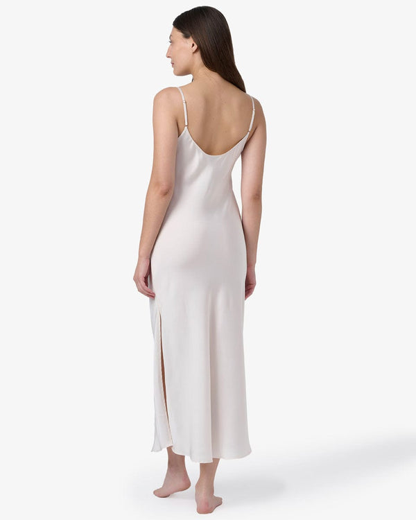 כותונת סאטן מקסי עם שסע צידי - VANILLA – תמונה 3