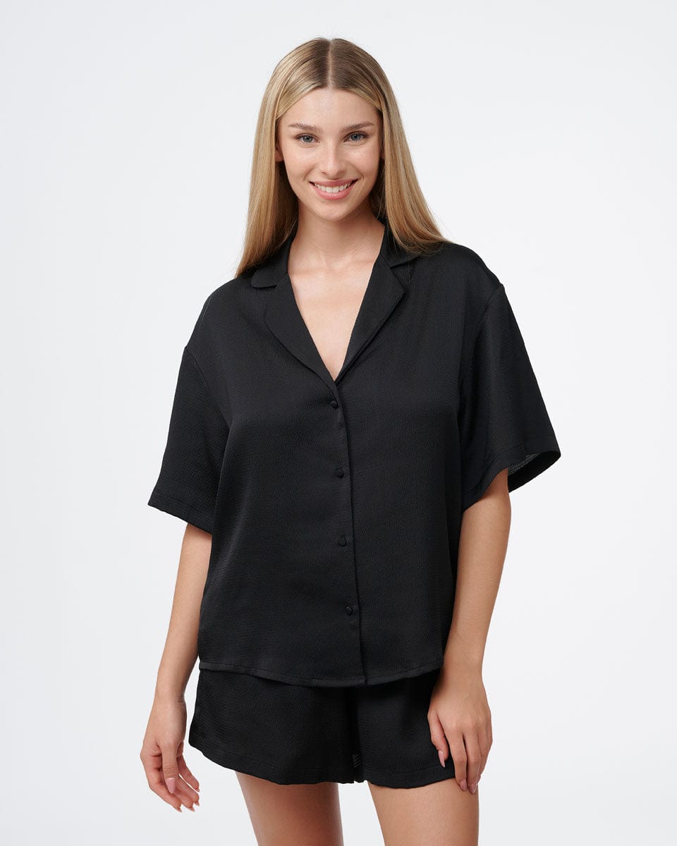 סט פיגמה סאטן 2 חלקים חולצה מכופתרת ומכנסון - BLACK – תמונה 1