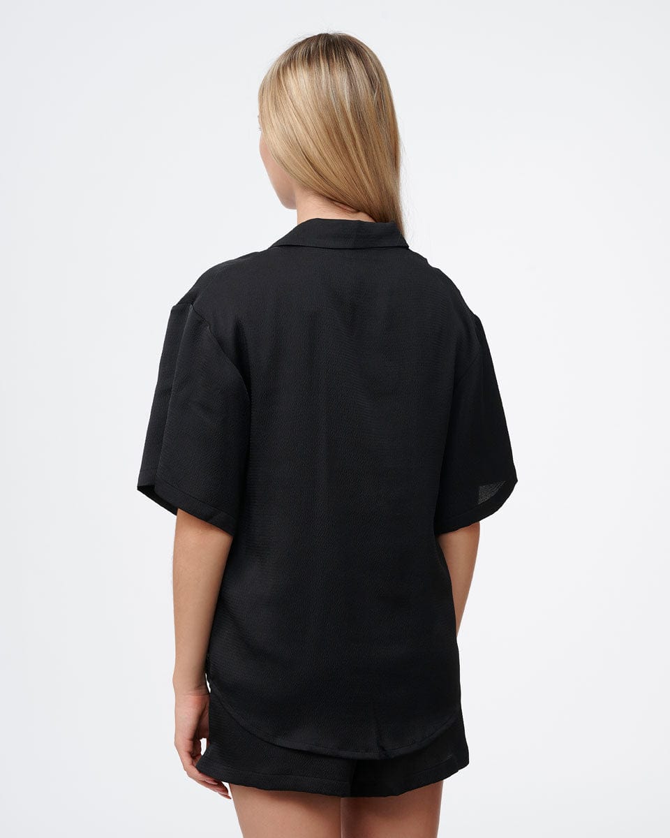 סט פיגמה סאטן 2 חלקים חולצה מכופתרת ומכנסון - BLACK – תמונה 3