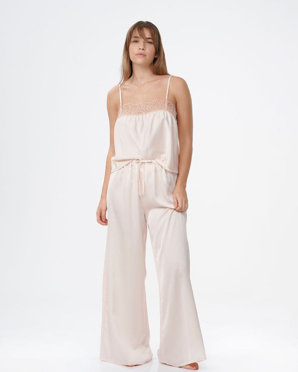 סט סאטן בשילוב תחרה   בגופייה ומכנס ארוך - PALE ROSE – תמונה 2