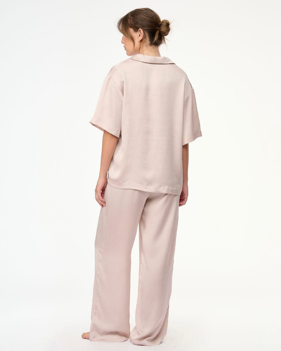 סט פיגמה סאטן 2 חלקים חולצה מכופתרת ומכנס ארוך רחב - OATMEAL – תמונה 3