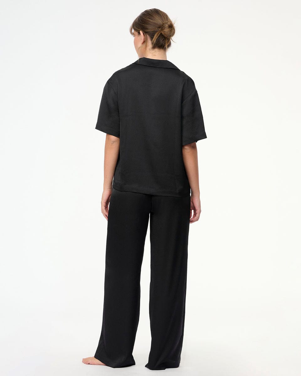 סט פיגמה סאטן 2 חלקים חולצה מכופתרת ומכנס ארוך רחב - BLACK – תמונה 3