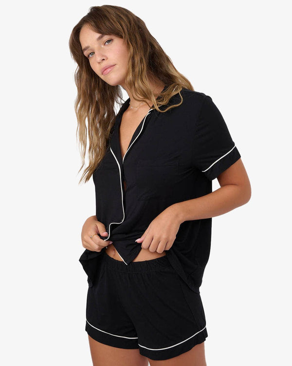 סט פיג'מה ויסקוזה מכנסון וחולצה מכופתרת - BLACK – תמונה 2