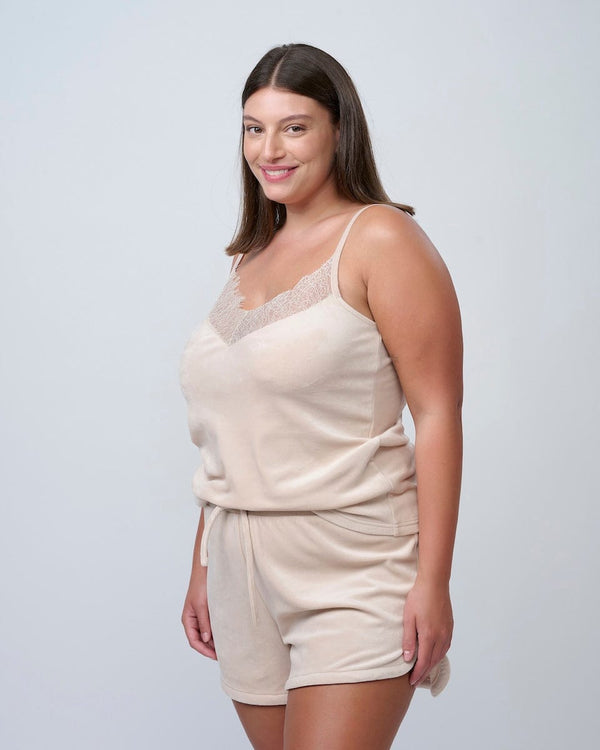 סט בייבידול קצר מבד קטיפה אלסטי בשילוב תחרה עדינה - SAND – תמונה 6