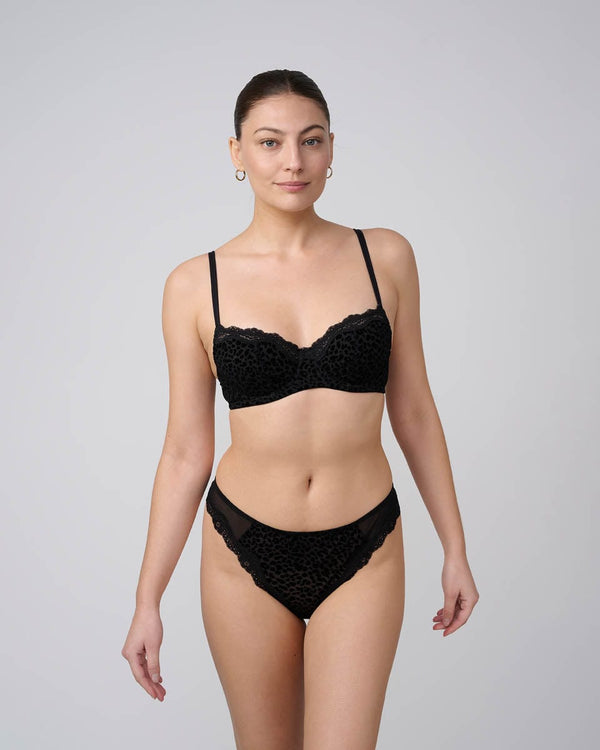 תחתון חוטיני  מבד רשת עם הדפס פלוק מנומר קטיפתי - BLACK – תמונה 2