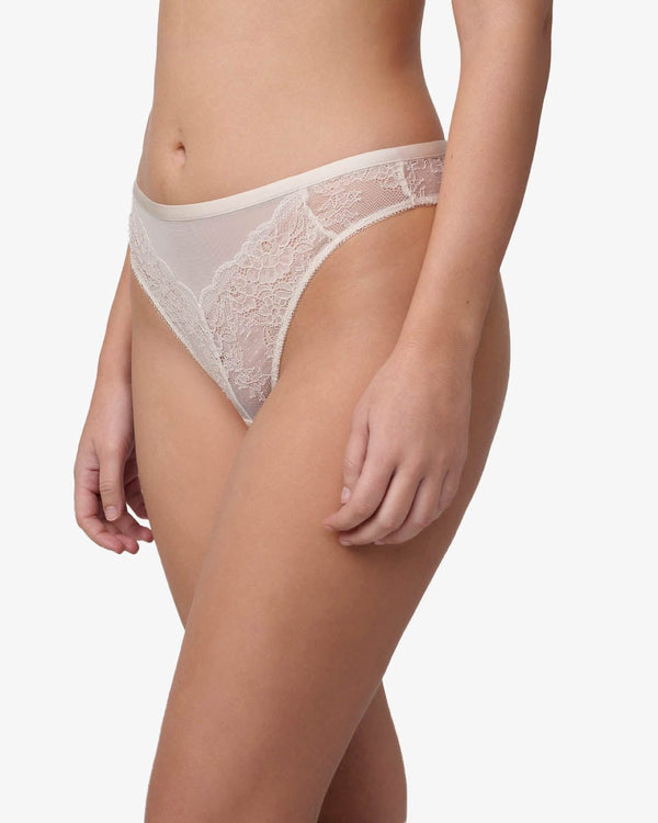 תחתון ברזילאי גבוה בשילוב תחרה ורשת