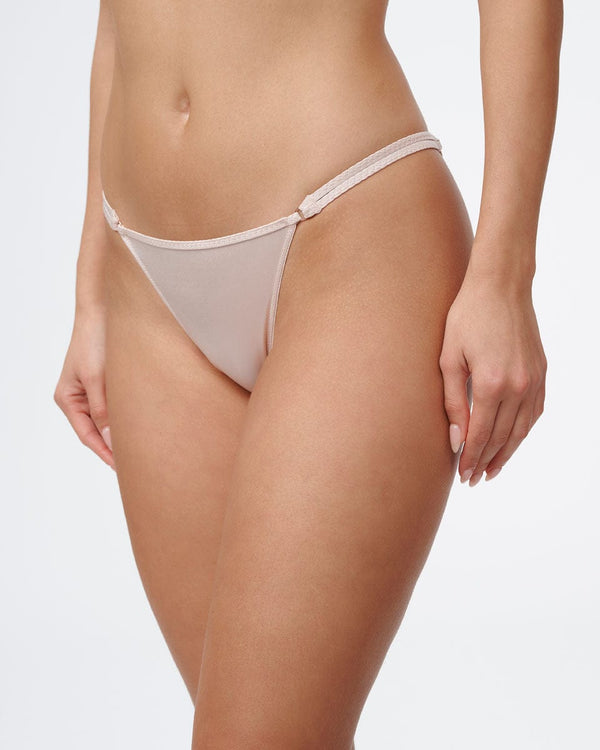 תחתון ברזילאי מבד מיקרו מבריק ורצועות  בצדדים - PALE ROSE – תמונה 2