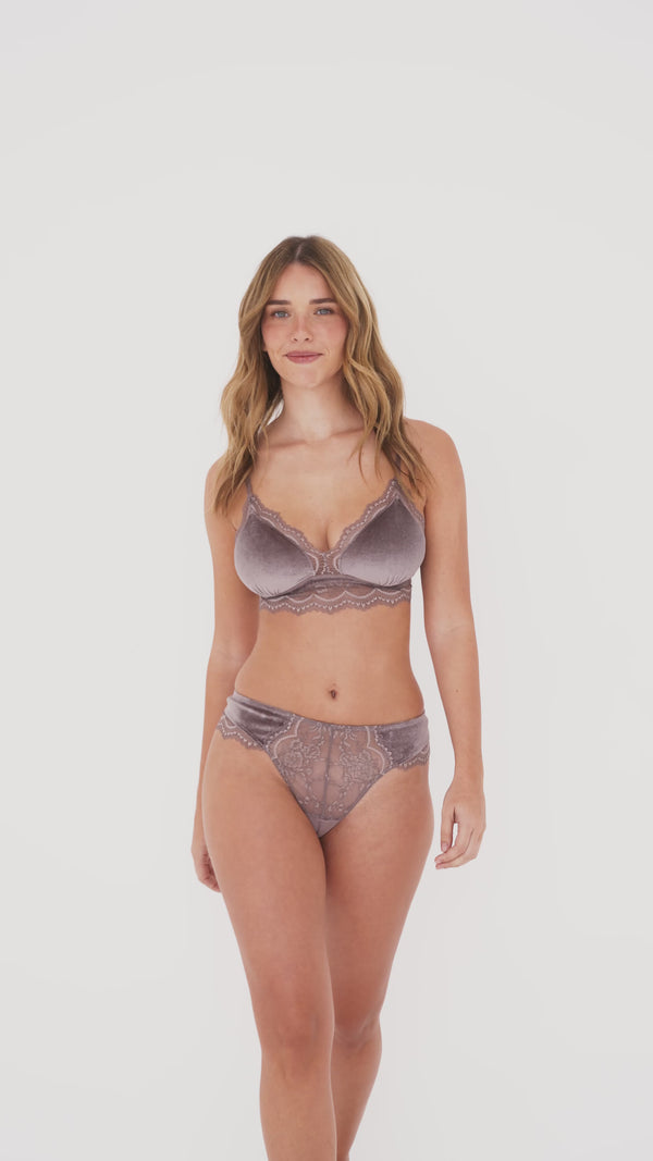 תחתון חוטיני קטיפה ותחרה