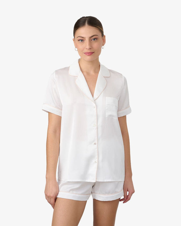 סט פיג'מה סאטן מכנסון וחולצה מכופתרת - IVORY – תמונה 1