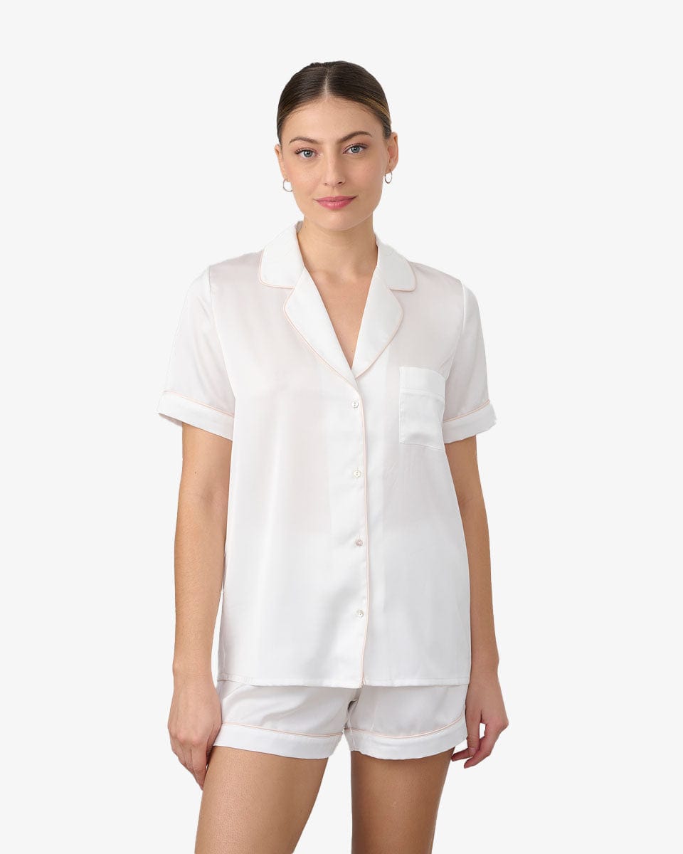 סט פיג'מה סאטן מכנסון וחולצה מכופתרת - IVORY – תמונה 1