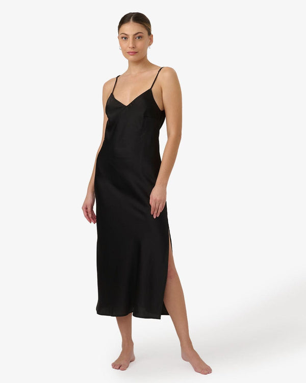 כותונת סאטן מקסי עם שסע צידי - BLACK – תמונה 1