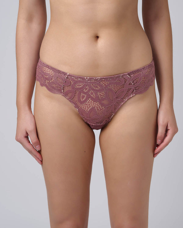 תחתון ברזילאי  מתחרת קרושה