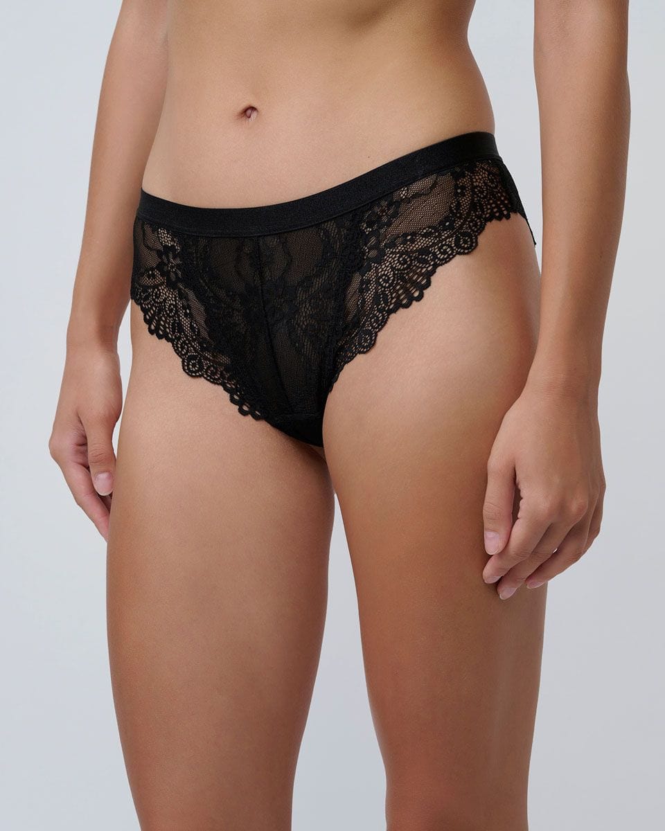 תחתון ברזילאי מתחרה פרחונית ורומנטית